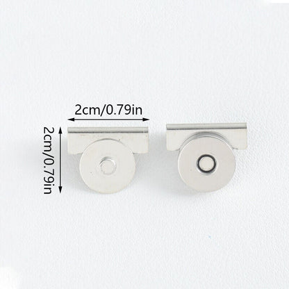 Sömlöst magnetiskt spänne av metall