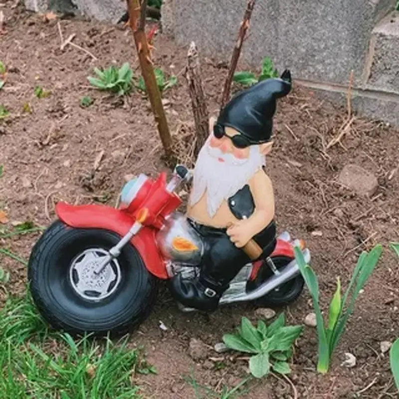 Biker-gnome-statyn - Lamora Sverige