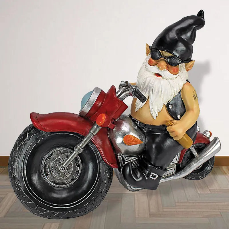 Biker-gnome-statyn - Lamora Sverige