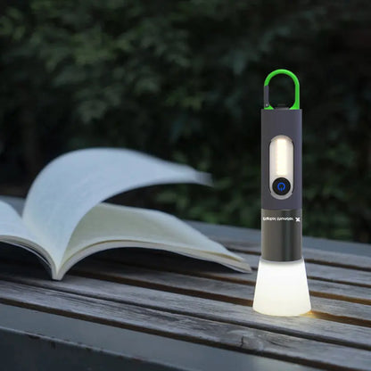 Zoomable LED Flashlight - Lamora Sverige