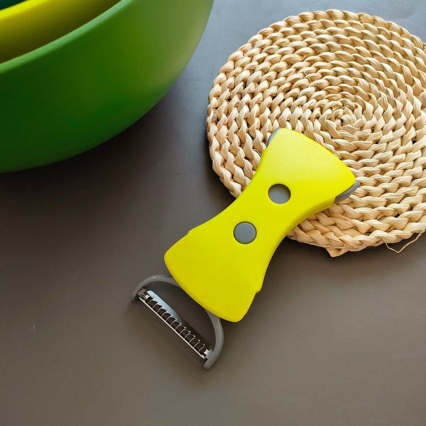 Multi-Functional Beetle-Shaped Double-Head Peeler